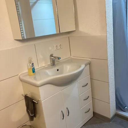 Rodo Souterrain - 2 Mit 1 Schlafzimmer *